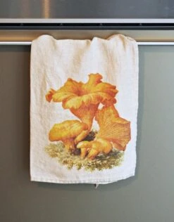 Oldenhof Mushrooms Handdoek 42 X 60 Cm Linnen 2 Stuks 7 Oldenhof Mushrooms Handdoek 42 X 60 Cm Linnen 2 Stuks -Keukengerei Winkel chantrelle autumn linen kitchen towel by linoroom