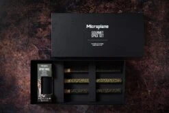 Microplane Kruidenmolen Met 3 Soorten Peper Staal Zwart -Keukengerei Winkel gourmet pepper set 36176 box3 1 1