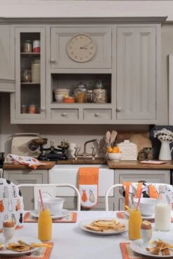 Ulster Weavers Cats In Waiting Ovenwant Katoen Oranje -Keukengerei Winkel lifestyle ncaw 0023 1 1