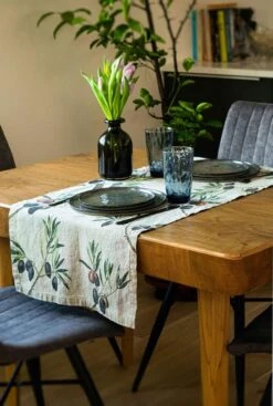 Oldenhof Olives Tafelloper 46 X 136 Cm Linnen -Keukengerei Winkel linoroom tablerunner olives4 scaled 1