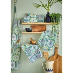 Ulster Weavers Lisbon Tiles Ovenwant Katoen Groen -Keukengerei Winkel lisbon tiles