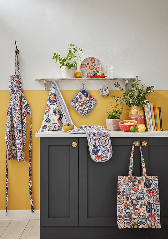 Ulster Weavers Mediterranean Plates Schort Katoen Blauw 5 Ulster Weavers Mediterranean Plates Schort Katoen Blauw - Image 3